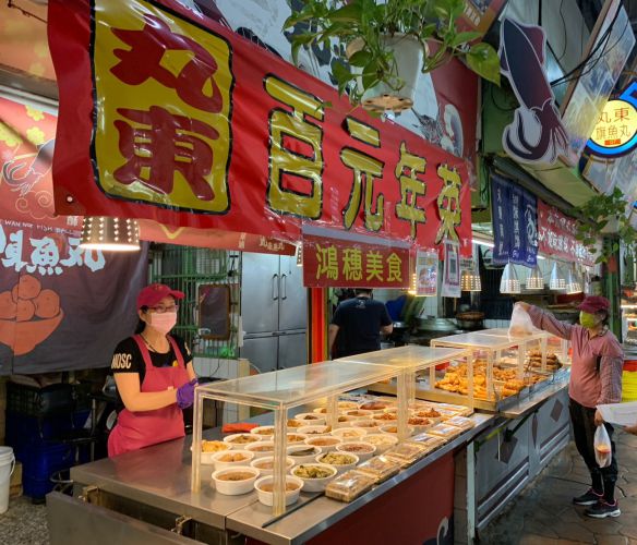 臺中市第五市場丸東商號 連續12年推出百元年菜